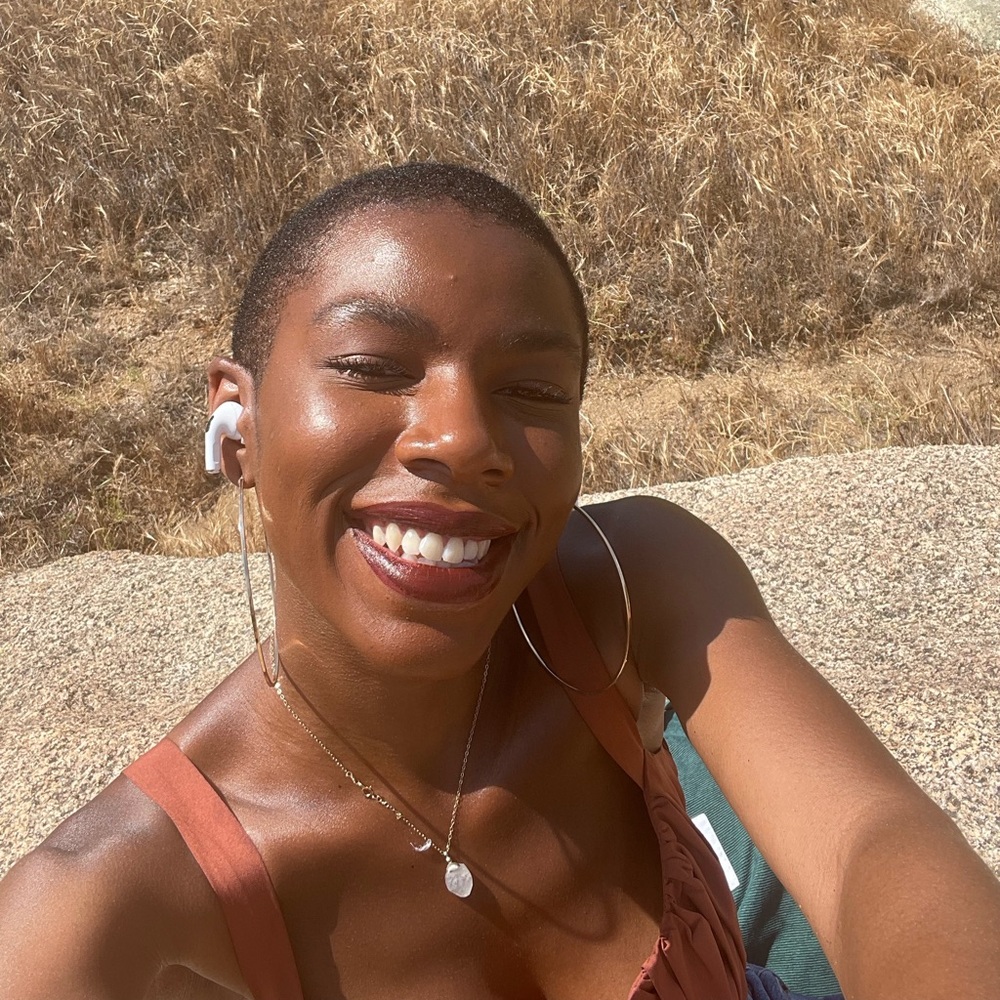 Meet your Posher, Maya